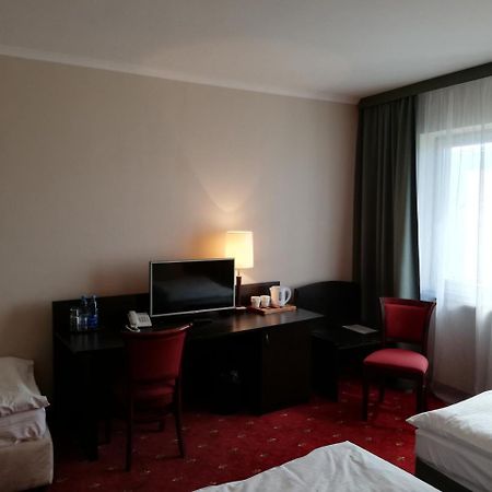 Hotel San Remo Zgierz Esterno foto