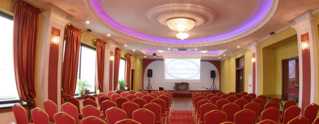 Hotel San Remo Zgierz Esterno foto