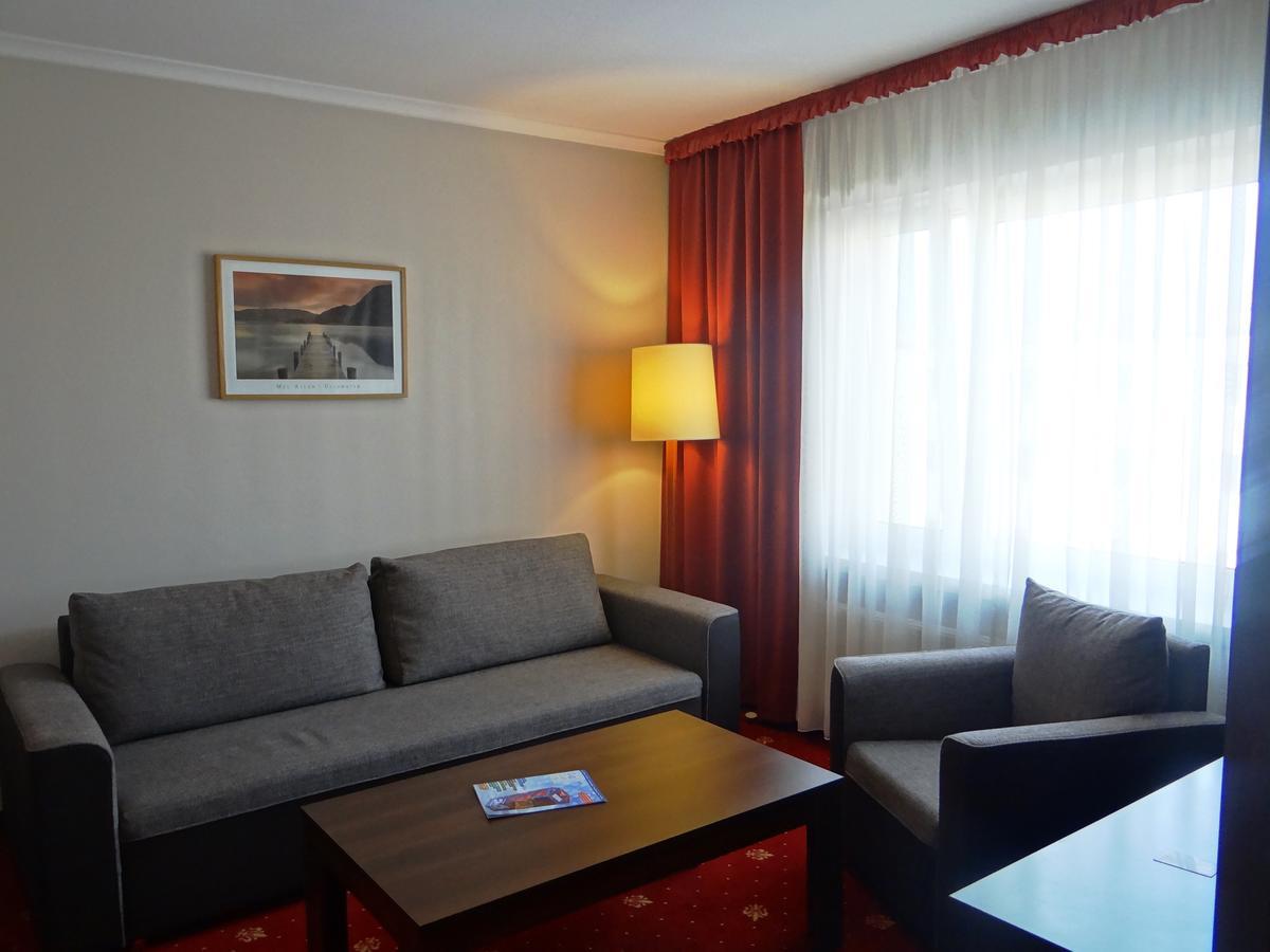 Hotel San Remo Zgierz Esterno foto