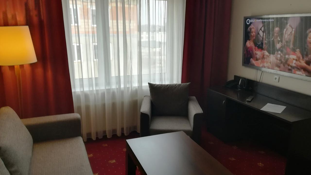 Hotel San Remo Zgierz Esterno foto