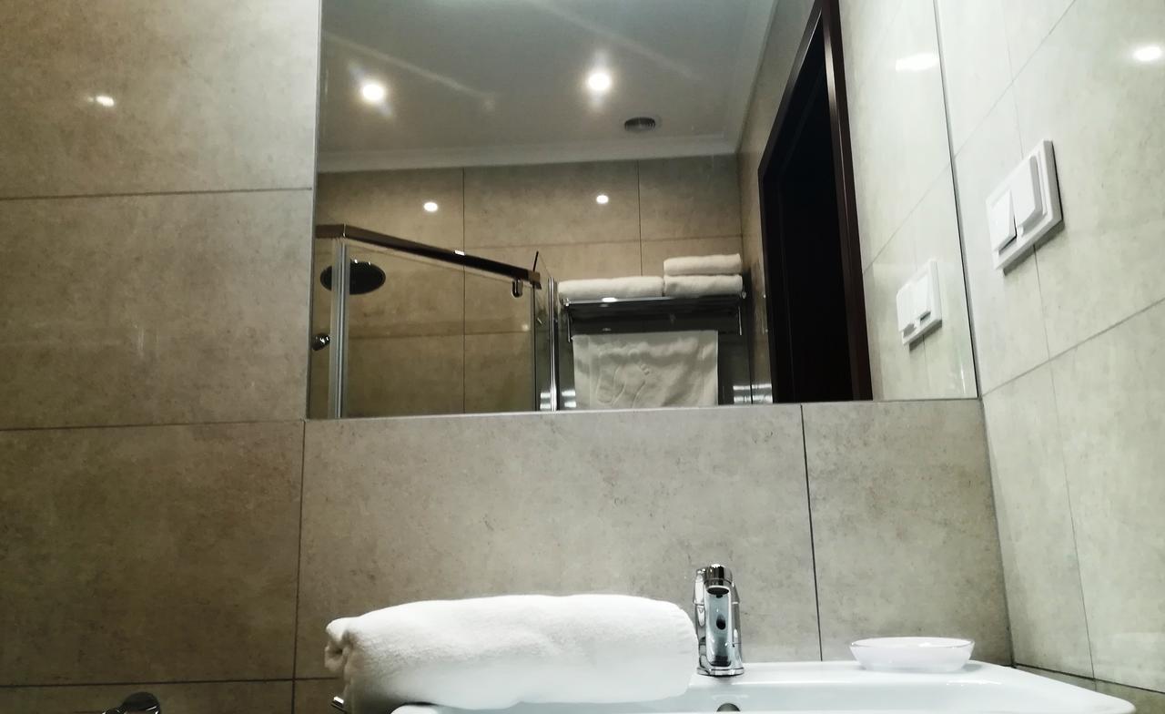Hotel San Remo Zgierz Esterno foto