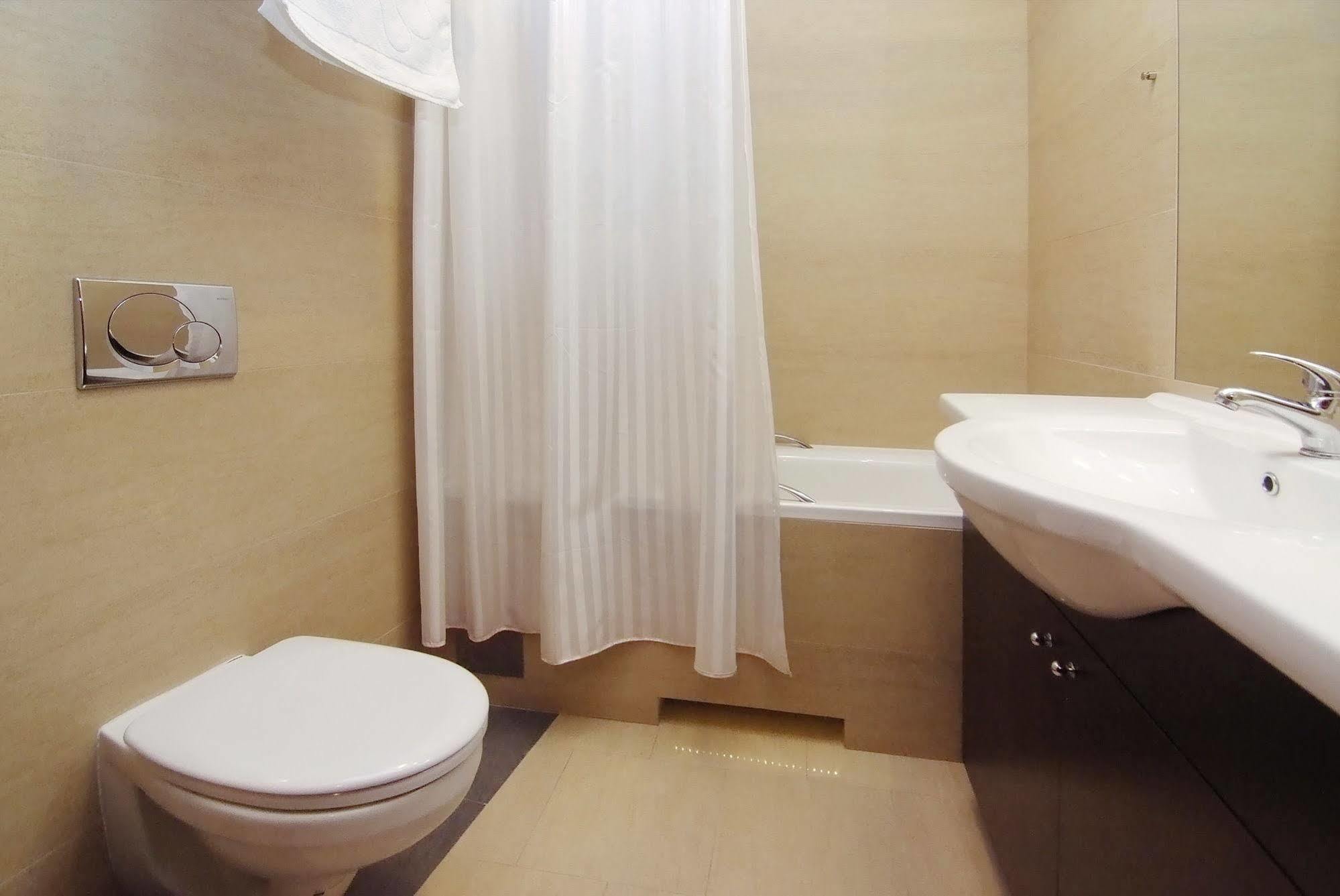 Hotel San Remo Zgierz Esterno foto