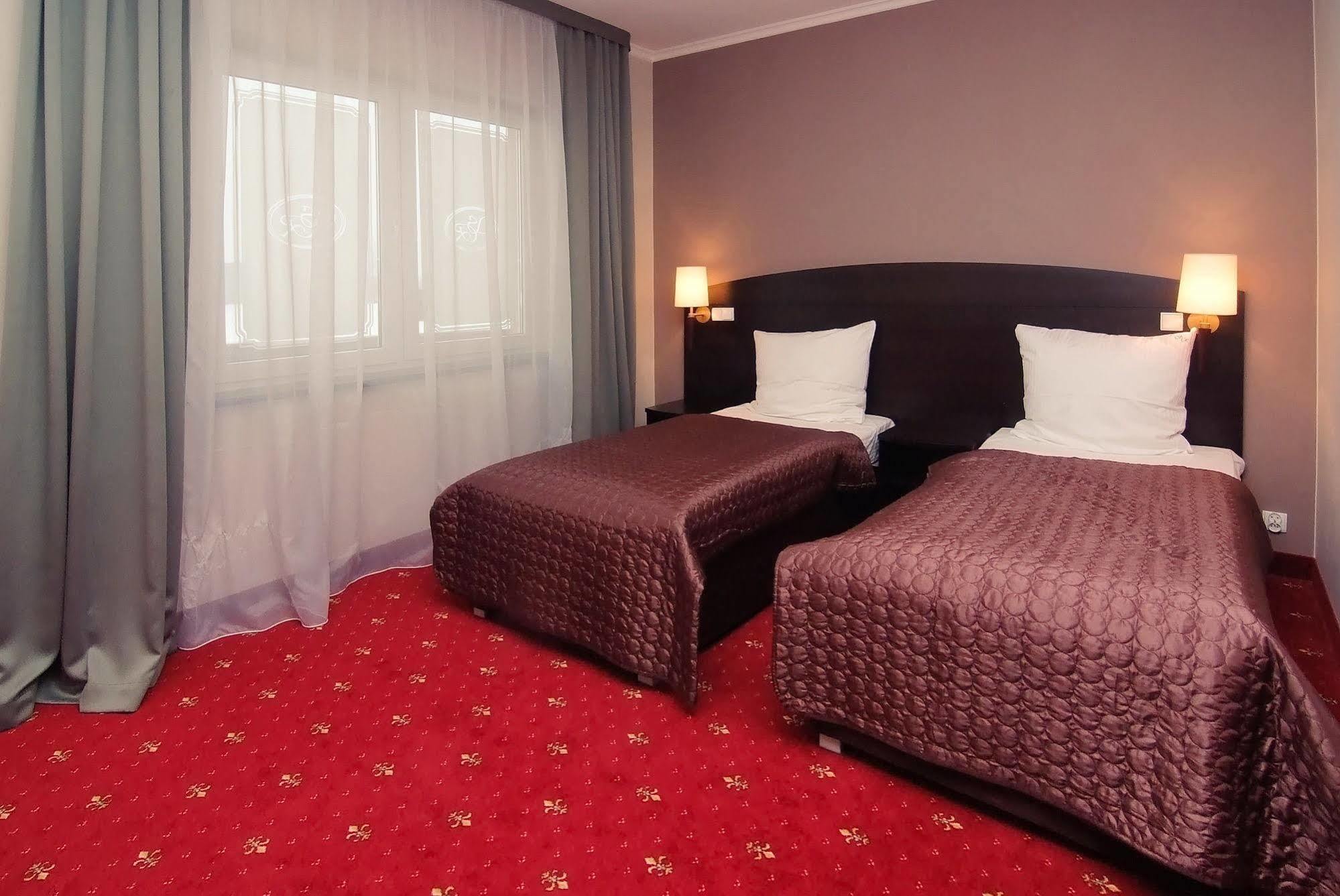 Hotel San Remo Zgierz Esterno foto