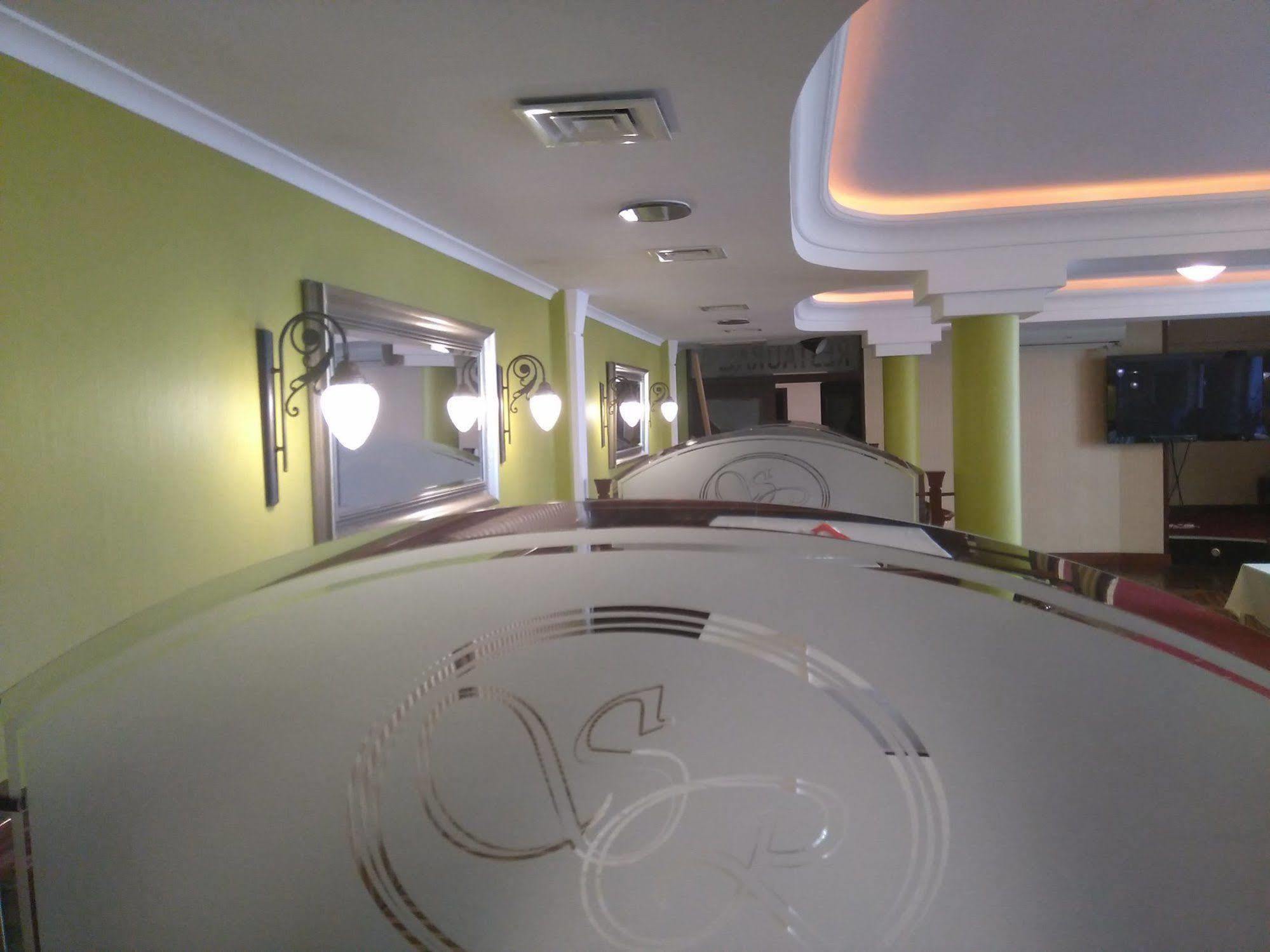 Hotel San Remo Zgierz Esterno foto