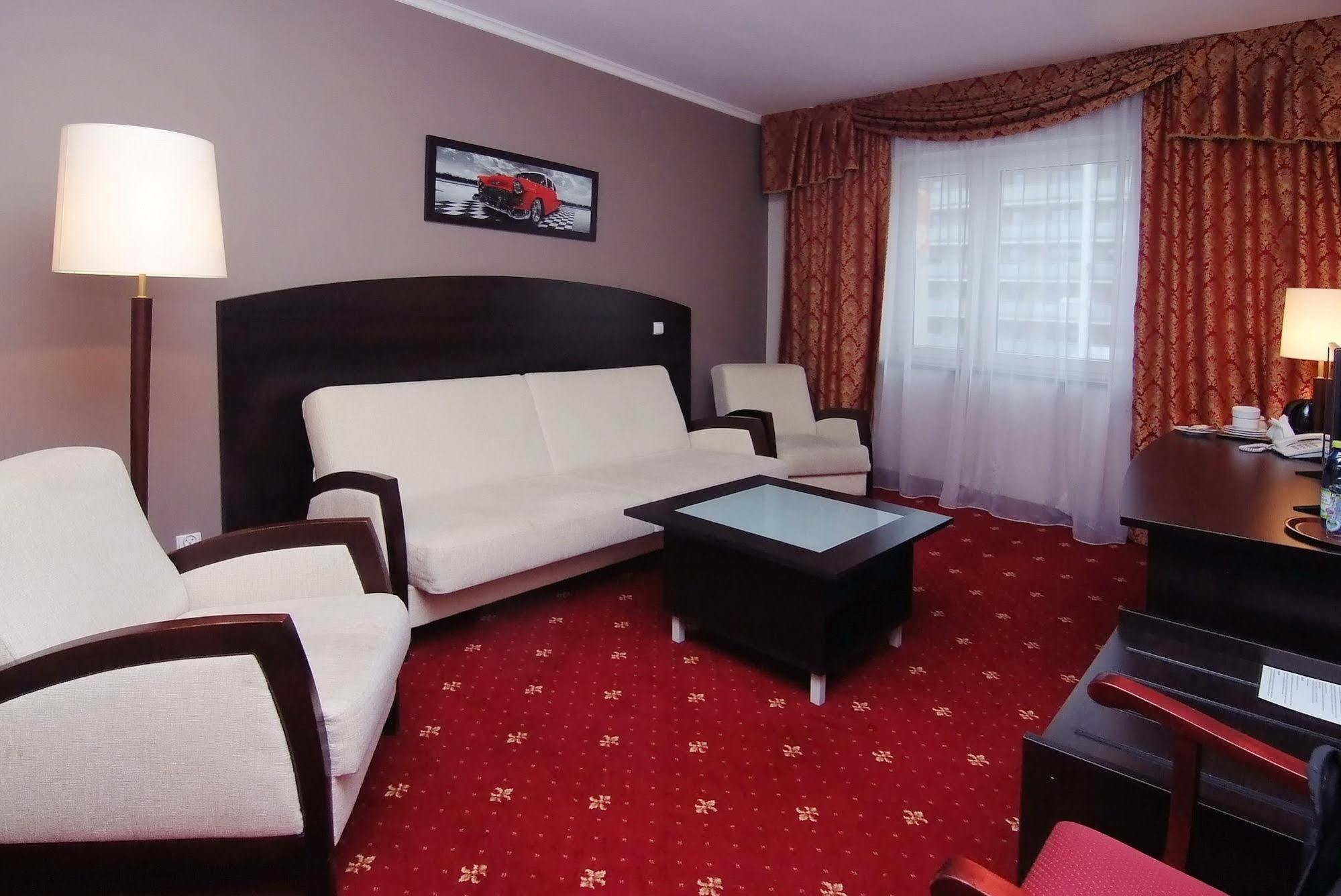 Hotel San Remo Zgierz Esterno foto