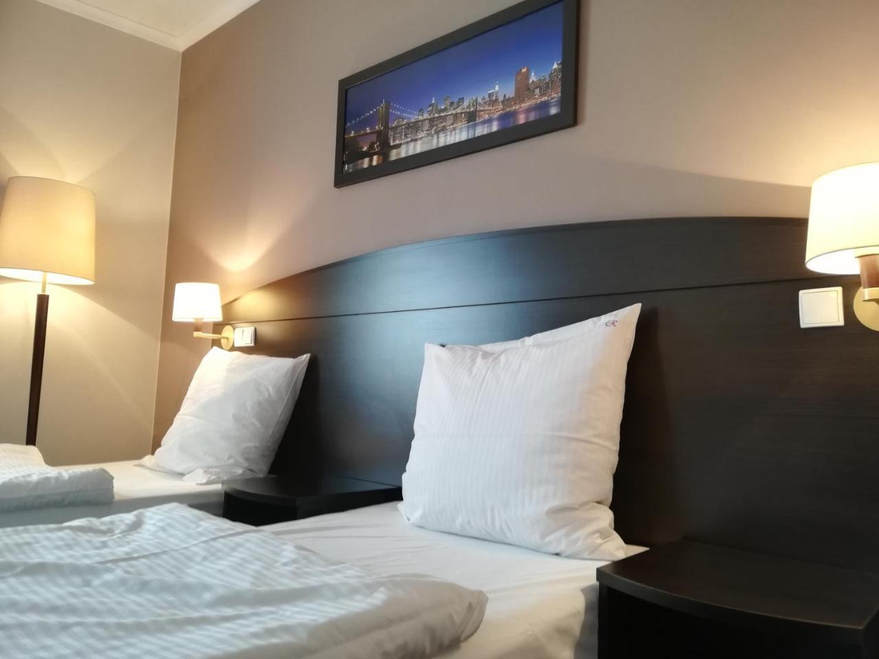 Hotel San Remo Zgierz Esterno foto
