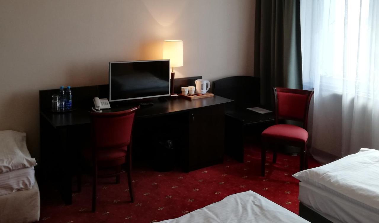 Hotel San Remo Zgierz Esterno foto