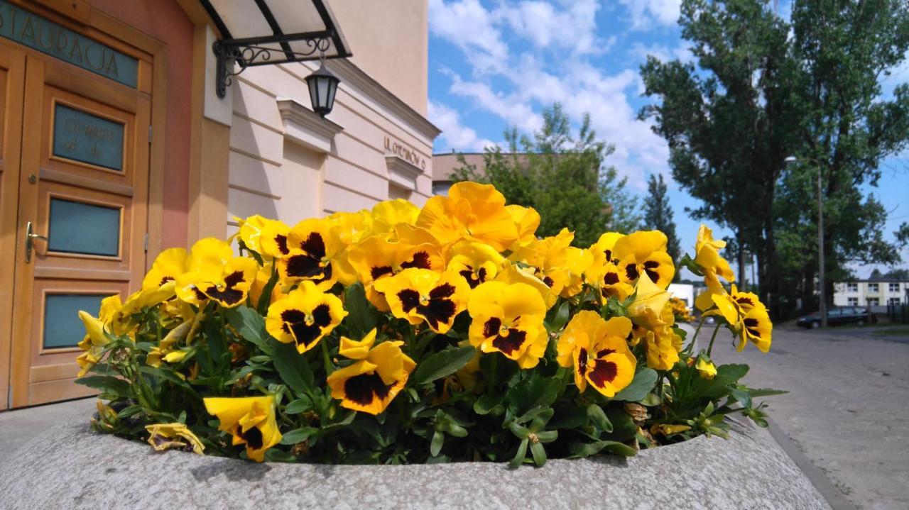Hotel San Remo Zgierz Esterno foto