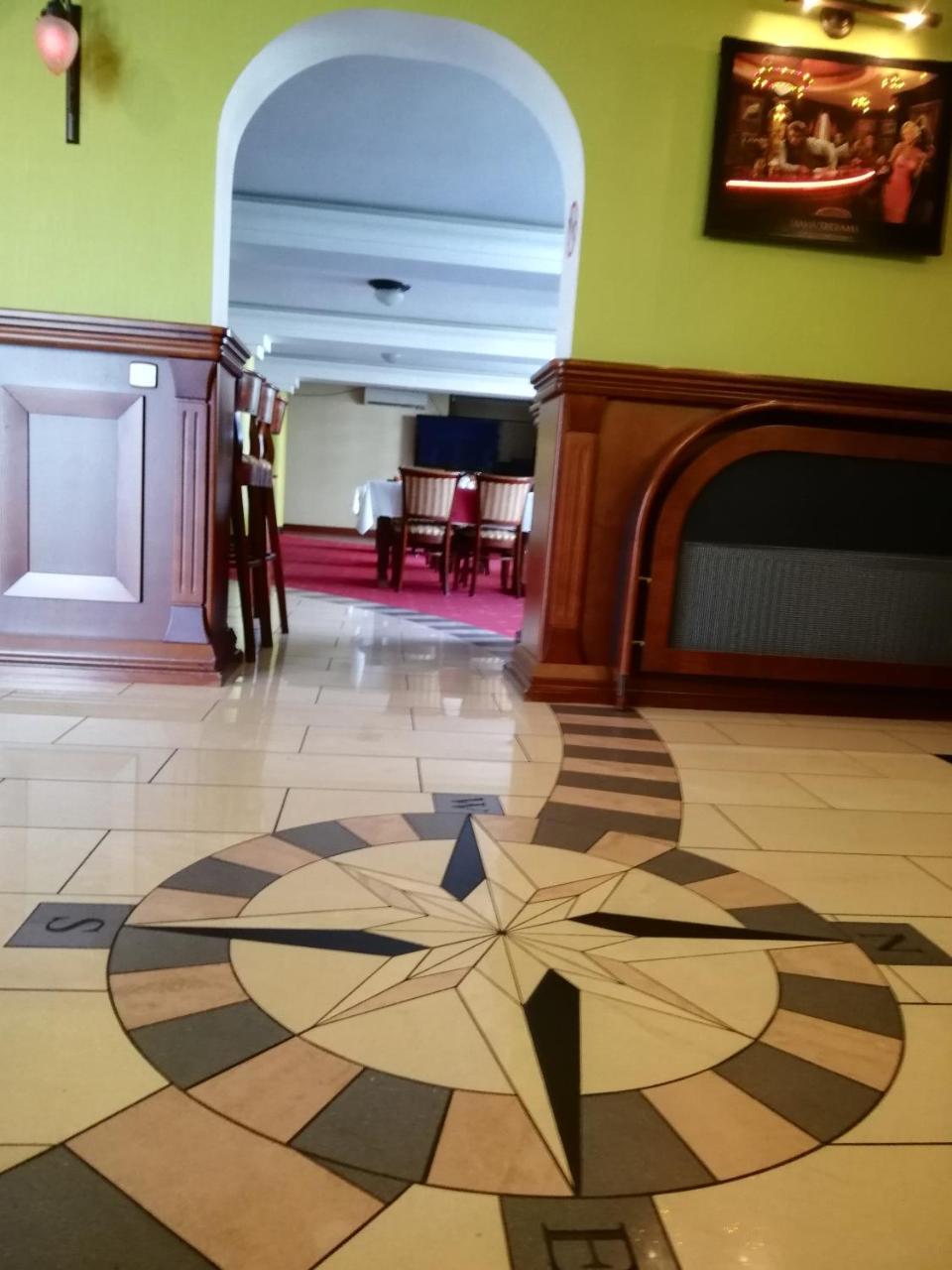 Hotel San Remo Zgierz Esterno foto